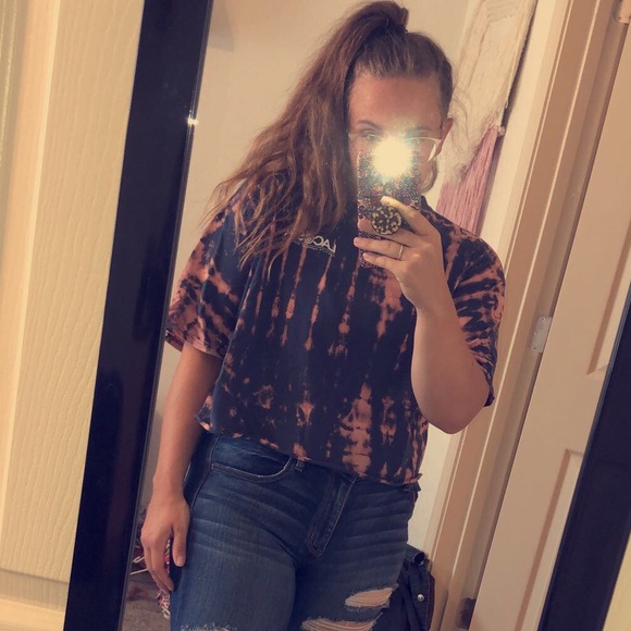 Tops - ♻️Up-Cycled crop tee